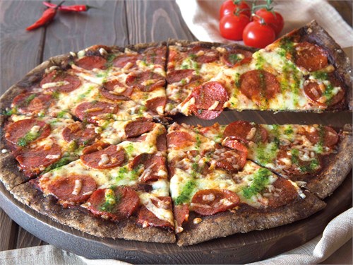 Пицца пепперони на ржаном тесте  1019504