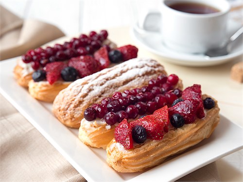 Ягодное ассорти из эклеров 5 шт 1023342