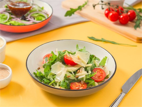 Салат с рукколой, яблоком и пармезаном Доставка 1067789