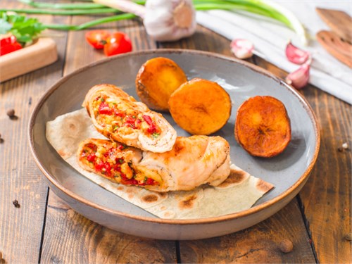 Куриный рулетик с печёным перцем и сыром Доставка 1087585