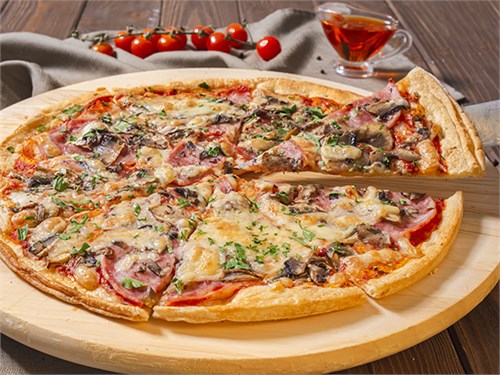 Пицца с ветчиной и грибами 1000949