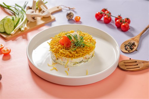 Салат с копчёной курицей и картофелем пай-мини Доставка 1099473