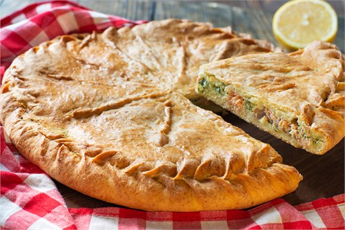 Семейный пирог с красной рыбой и шпинатом 1032785