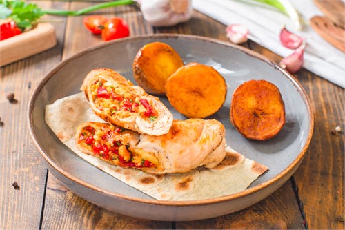 Куриный рулетик с печёным перцем и сыром 1087585