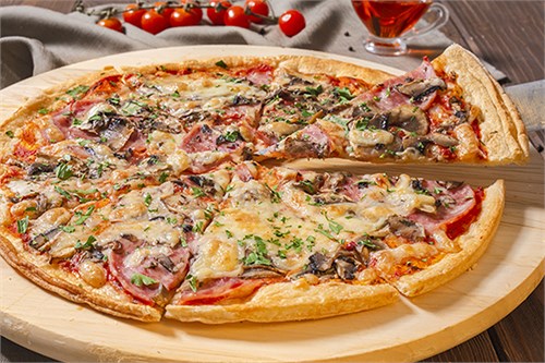 Пицца с ветчиной и грибами 1000949