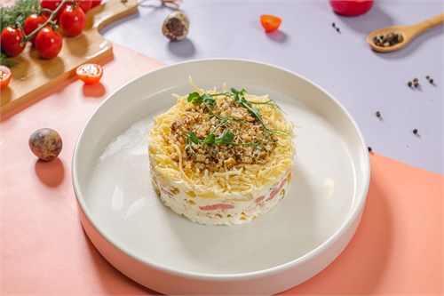 Салат с курицей и ананасом мини 1099495
