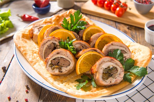 Рулет из курицы с печенью и грушей  1089714