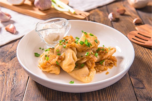 Вареники с картофелем,грибами со сметаной и жареным луком 1092324