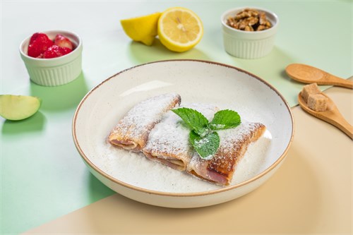 Блинчики с яблоками и клубникой  1101902