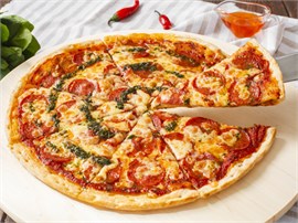 {{photo.Alt || photo.Description || 'Пицца пепперони на белом тесте'}}