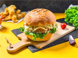 {{photo.Alt || photo.Description || 'Бургер с курицей и салатом коул-слоу Доставка '}}