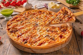 {{photo.Alt || photo.Description || 'Пицца домашняя с ветчиной и креметте Доставка '}}