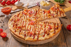 {{photo.Alt || photo.Description || 'Пицца с курицей и томатами Доставка'}}