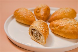 {{photo.Alt || photo.Description || 'Коробочка пирожков с мясом Доставка '}}