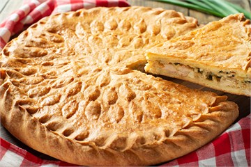 {{photo.Alt || photo.Description || 'Семейный пирог с курицей и шампиньонами'}}