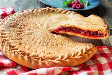 {{photo.Alt || photo.Description || 'Семейный пирог с малиной'}}