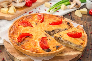 {{photo.Alt || photo.Description || 'Киш с куриным филе и шампиньонами'}}