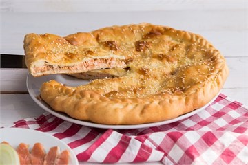 {{photo.Alt || photo.Description || 'Пирог с дальневосточным лососем и картофелем'}}