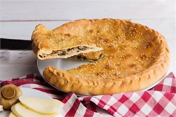 {{photo.Alt || photo.Description || 'Пирог с курицей, грибами и сыром'}}