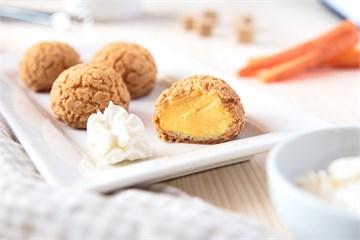 {{photo.Alt || photo.Description || 'Пирожные шу с сырно-морковным кремом 8 шт'}}