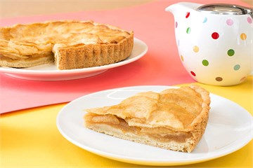 {{photo.Alt || photo.Description || 'Тарт с яблоком и миндальнымии лепестками'}}