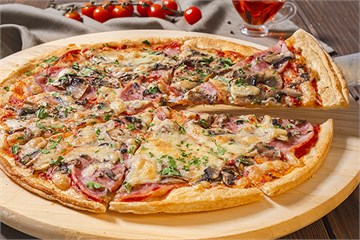 {{photo.Alt || photo.Description || 'Пицца с ветчиной и грибами'}}