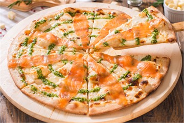 {{photo.Alt || photo.Description || 'Пицца с сёмгой-фреш и сливочным сыром'}}