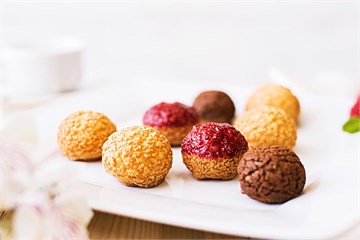 {{photo.Alt || photo.Description || 'Ассорти из пирожных шу 8 шт'}}