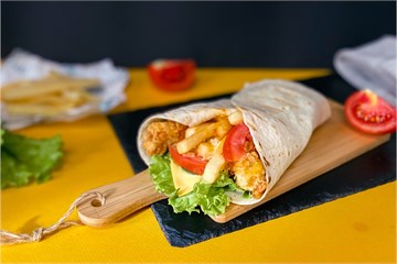 {{photo.Alt || photo.Description || 'Кинг ролл со стрипсами и картофелем фри в тортилье Доставка '}}