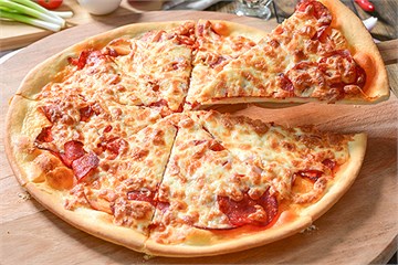 {{photo.Alt || photo.Description || 'Пицца домашняя с пепперони '}}