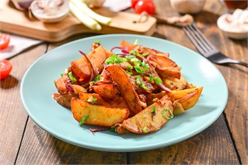 {{photo.Alt || photo.Description || 'Картофель по-деревенски с грибами '}}