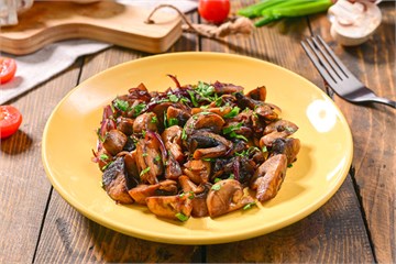 {{photo.Alt || photo.Description || 'Жареные с луком шампиньоны в соевом соусе'}}