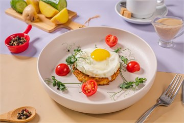 {{photo.Alt || photo.Description || 'Картофельный драник с копчёной курицей и яйцом Доставка '}}