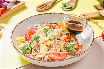 {{photo.Alt || photo.Description || 'Салат с овощами-гриль и киноа '}}