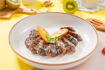 {{photo.Alt || photo.Description || 'Десерт с курагой и черносливом'}}