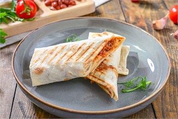 {{photo.Alt || photo.Description || 'Буритто из барашка с фасолью и кинзой'}}