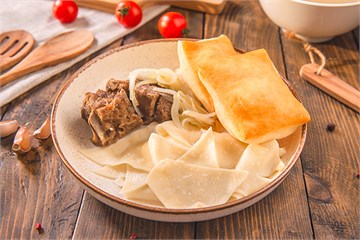 {{photo.Alt || photo.Description || 'Бешбармак'}}