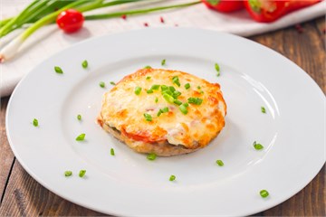 {{photo.Alt || photo.Description || 'Куриное филе с помидором под сыром'}}