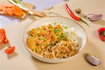 {{photo.Alt || photo.Description || 'Курица том ям с рисом Доставка'}}