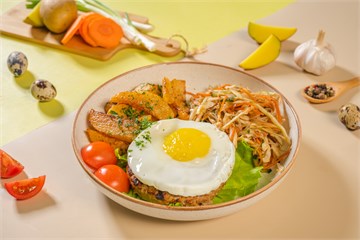 {{photo.Alt || photo.Description || 'Бифштекс из свинины с яйцом Доставка'}}