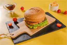 {{photo.Alt || photo.Description || 'Бургер с курицей и соусом тартар'}}