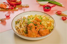 {{photo.Alt || photo.Description || 'Тефтели из курицы с макаронами в томатном соусе '}}