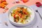 Салат с овощами, сыром фета и киноа 1013637